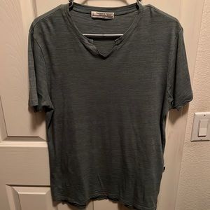 Threads 4 Thought V neck shirt green
